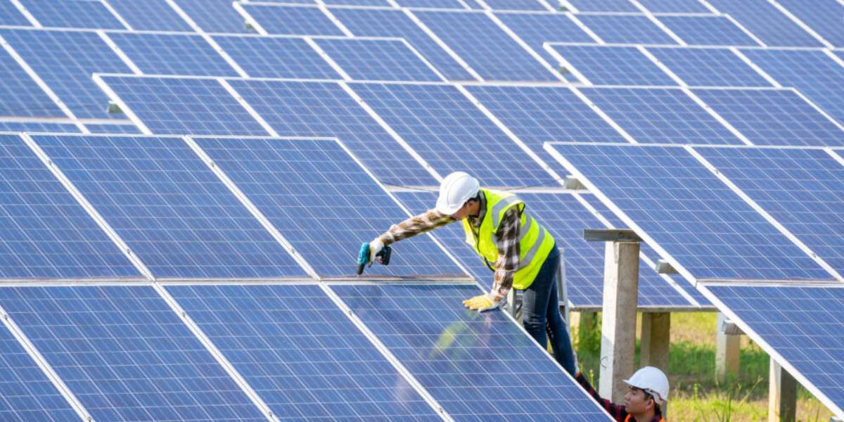 ایجاد فرصت شغلی برای نصب پنلهای خورشیدی