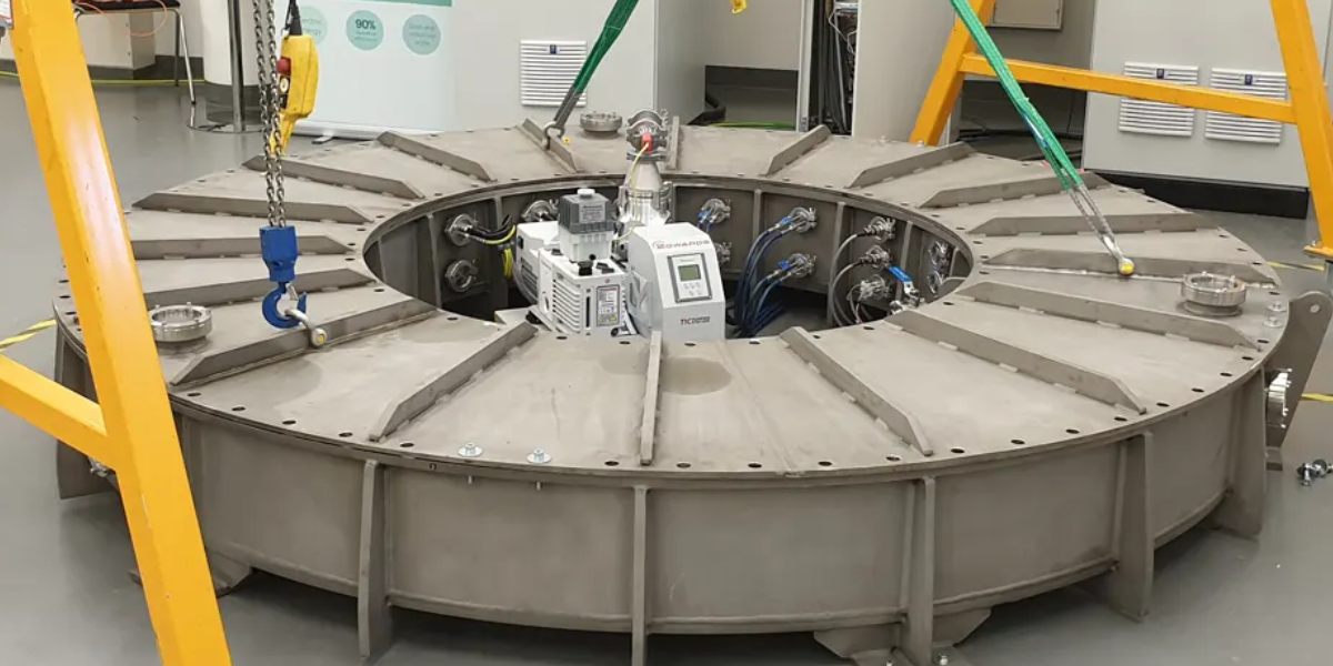 ذخیره انرژی خورشیدی با استفاده از چرخ لنگر